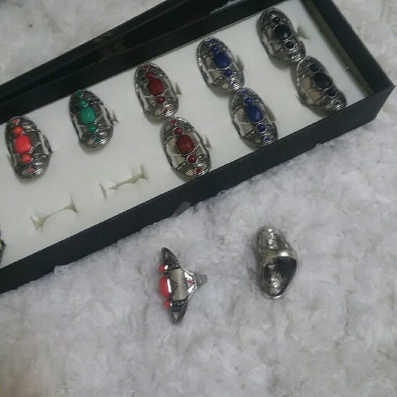 Box with 12 rings - Picture 2 of 2